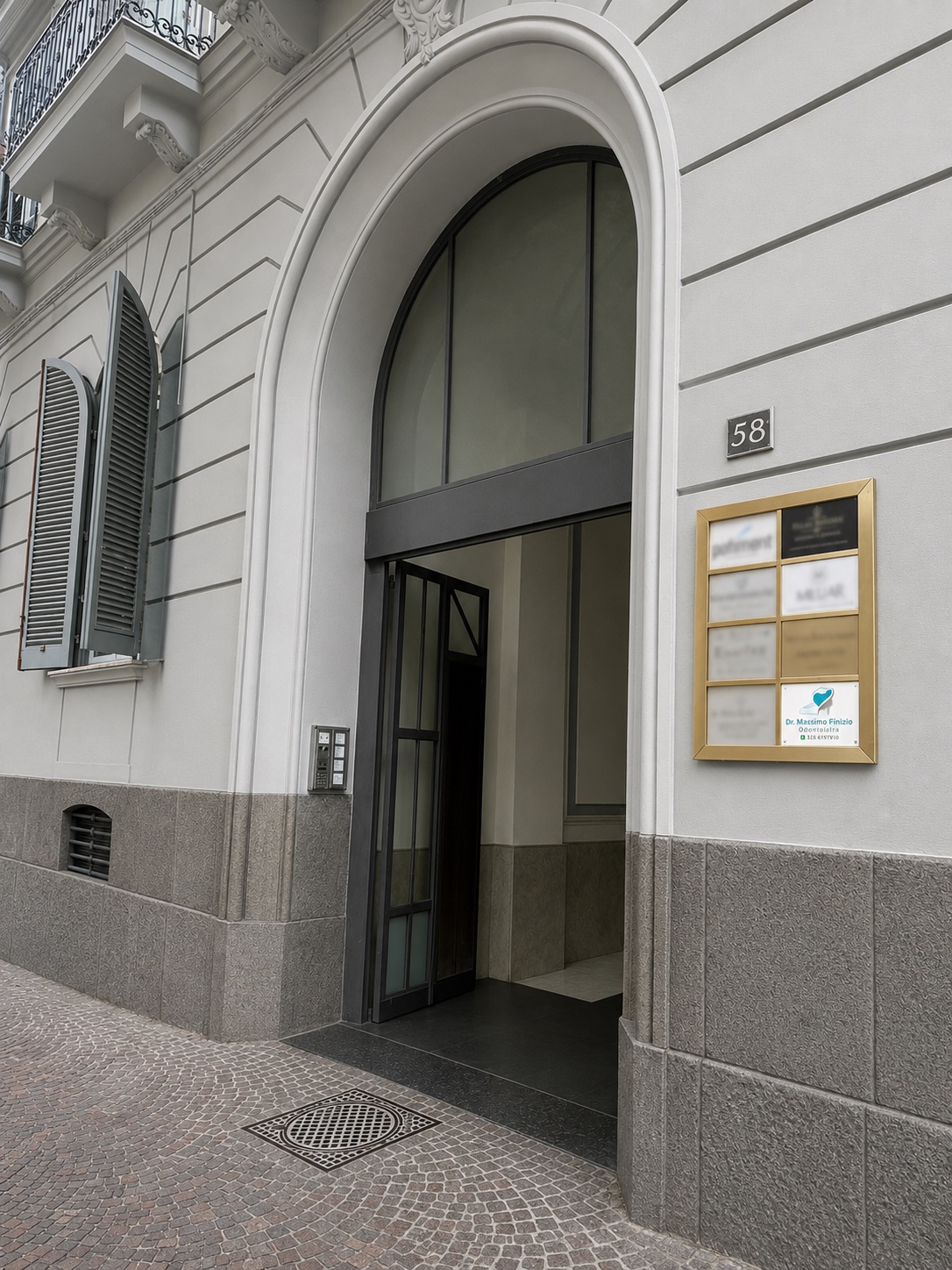 Entrance at number 58 with the Studio Finizio sign